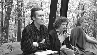 Ludwik Benoit (Rozbójnik), Ewa Kołogórska (Mimi) i Elżbieta Marzinek (Franka) podczas prób w plenerze do przedstawienia Rozbójnik (1956)