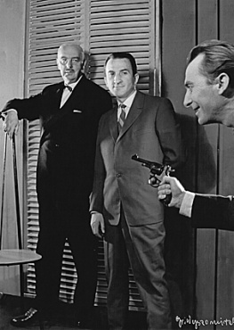 Aleksander Rodziewicz (Dyrektor), Ryszard Sobolewski (Stokowicz) i Władysław Sokalski (Buechner) w Maison de France (1963)