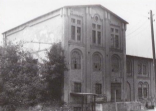 Plik:Rzędziny gorzelnia 01.jpg