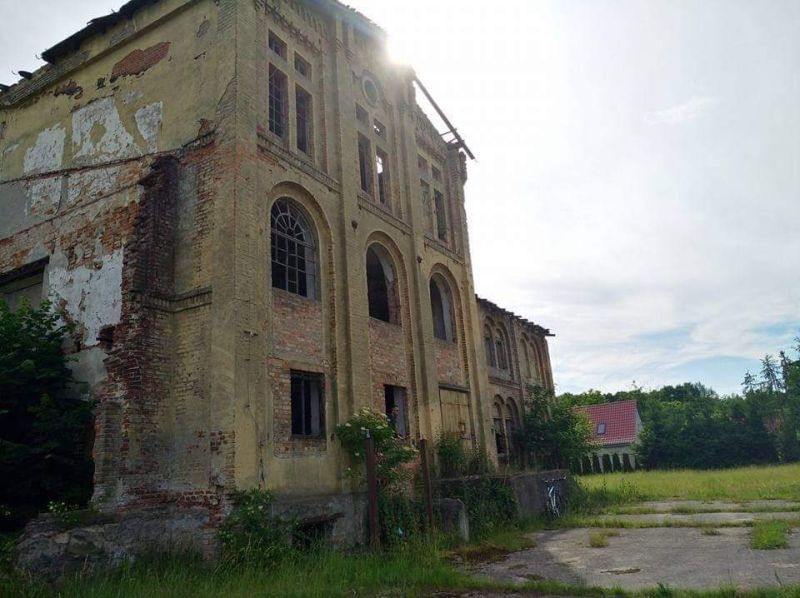 Plik:Rzędziny gorzelnia 08.jpg