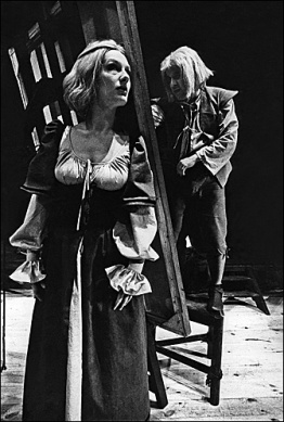 Ewa Wrońska (Emanuela) i Tadeusz Zapaśnik (Chwiston)