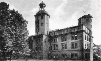 Skrzydło południowe. Wieża z zegarem (lata 30.)
