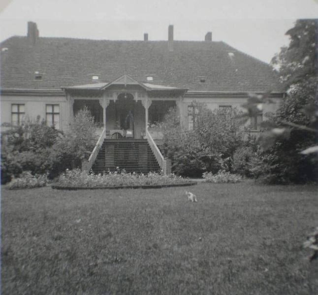 Plik:Skarbimierzyce park 010.jpg