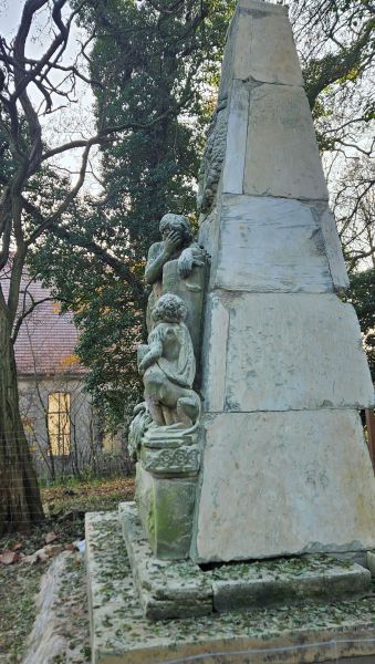Plik:Stolec pomnik 01.jpg
